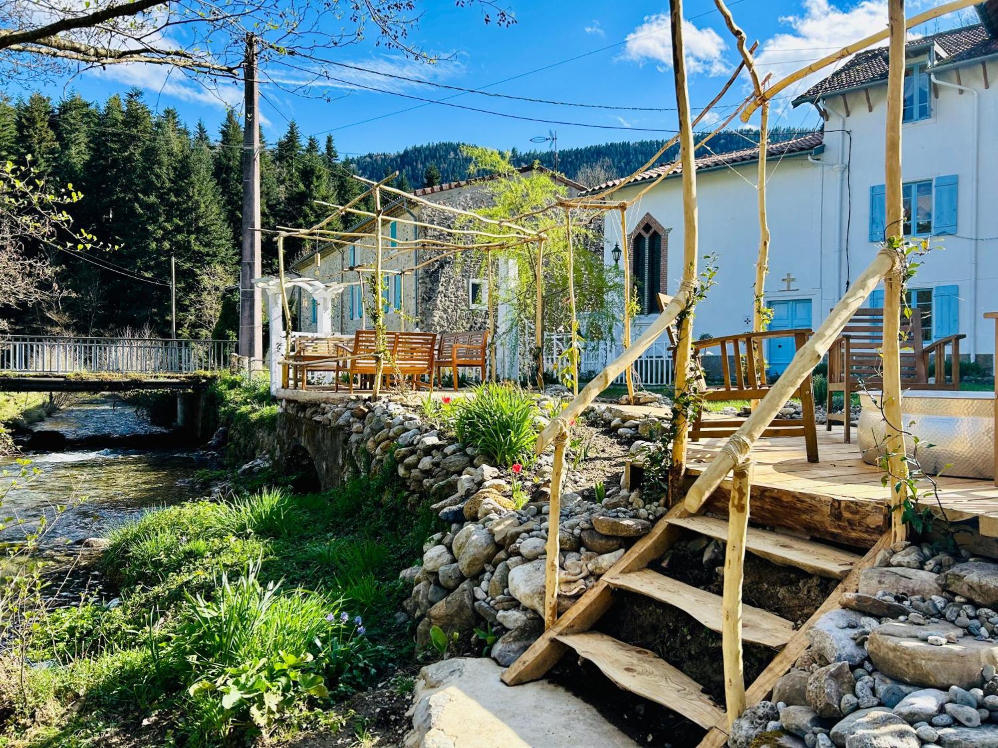 Les Contes Bed and Breakfast Fougax-et-Barrineuf Εξωτερικό φωτογραφία